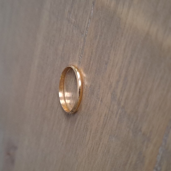 Polished 14K gold thin band ring - Picture 1 of 11